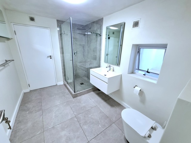To Let 1 Bedroom Property for Rent in Camps Bay Western Cape